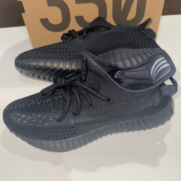 New Yeezy adidas 350 v2 boost onyx Yeezys men’s 10 shoes - Picture 4 of 5